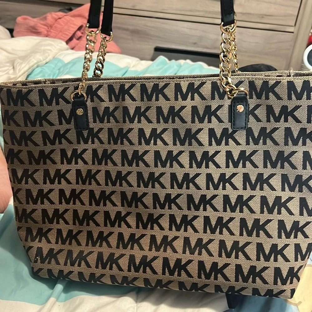 Michael Kors Signature Black and Tan Tote - Picture 1 of 1